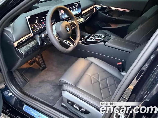 BMW 5 Series G60 — Фото автомобиля 9