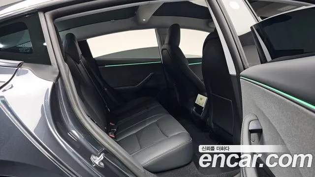 Tesla Model 3 — Фото автомобиля 18