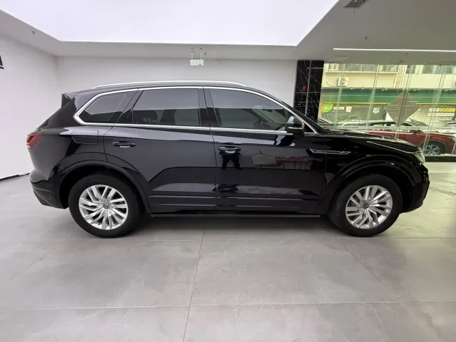 Volkswagen Touareg — Фото автомобиля 11