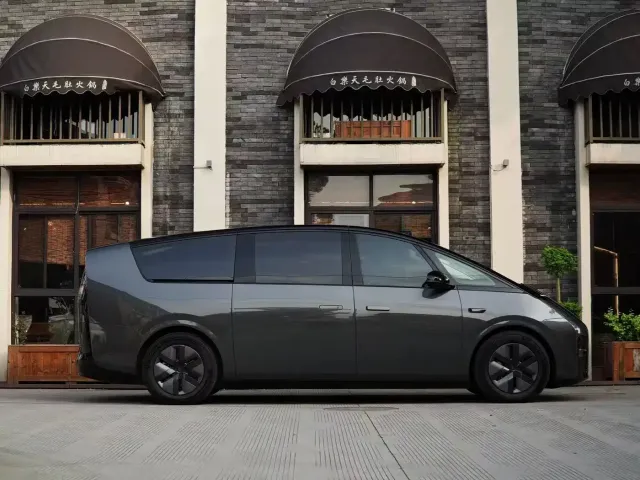 Li Auto MEGA — Фото автомобиля 5