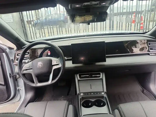 BYD Qin L — Фото автомобиля 12