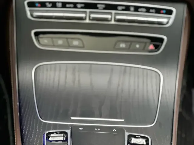 Mercedes-Benz Mercedes-Benz E-Class New Energy 2022 Facelift E 350 e L Plug-in Hybrid Sport Sedan — Фото автомобиля 10