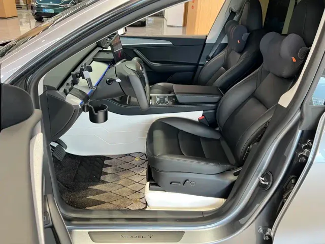 Tesla Model Y — Фото автомобиля 9