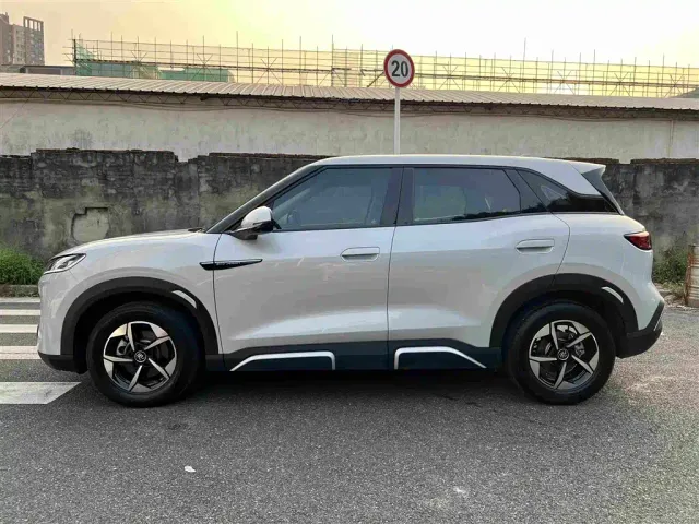 BYD Yuan UP — Фото автомобиля 2