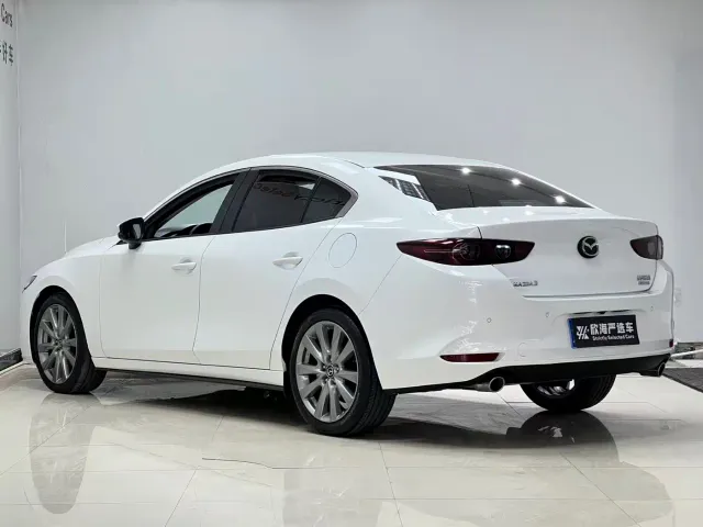 Mazda Axela — Фото автомобиля 4
