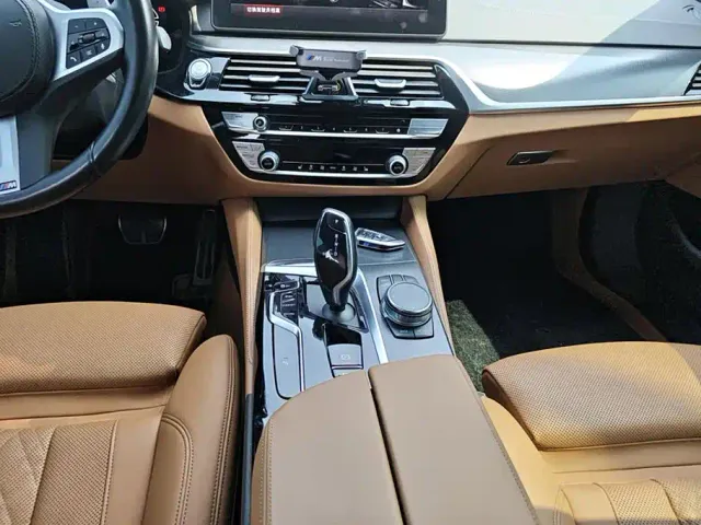 BMW 5 Series — Фото автомобиля 16