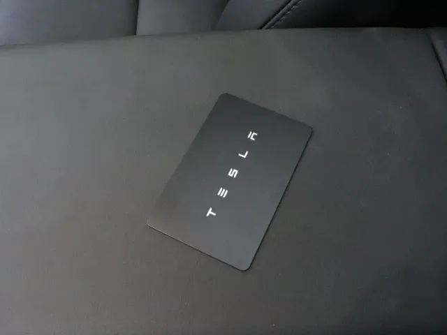 Tesla Model Y — Фото автомобиля 13