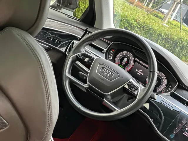 Audi A8 — Фото автомобиля 14
