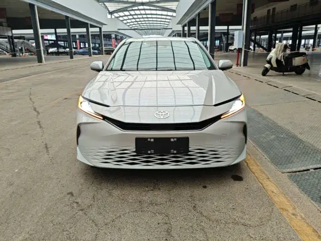 Toyota Camry — Фото автомобиля 2