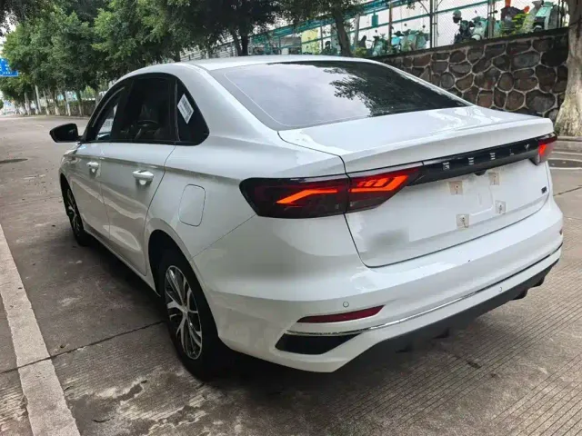 Geely Emgrand — Фото автомобиля 4