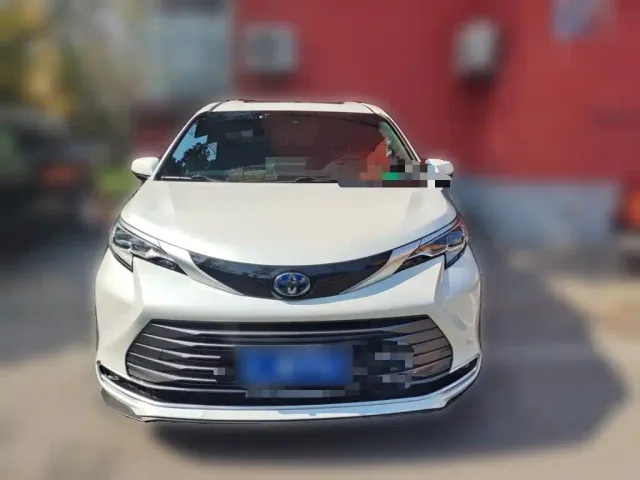Toyota Sienna — Фото автомобиля 22