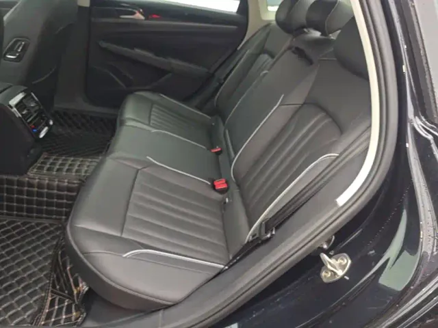 Volkswagen Passat — Фото автомобиля 16
