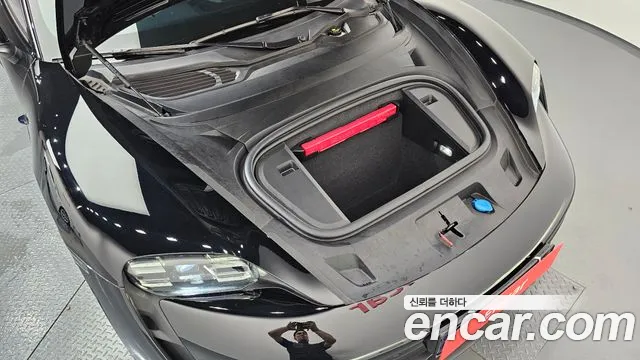 Porsche Taycan — Фото автомобиля 5