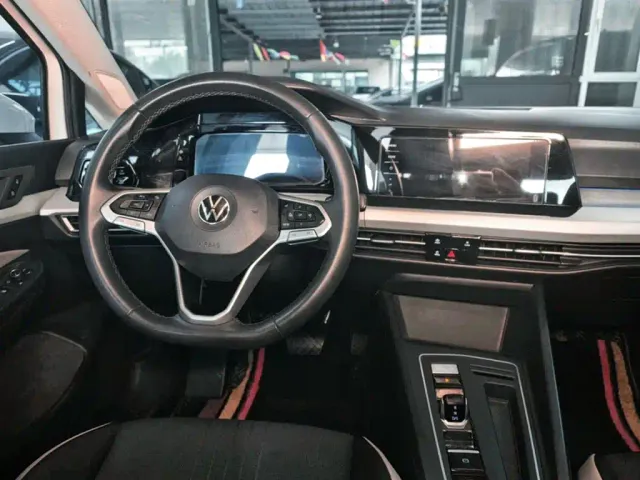 Volkswagen Golf — Фото автомобиля 11