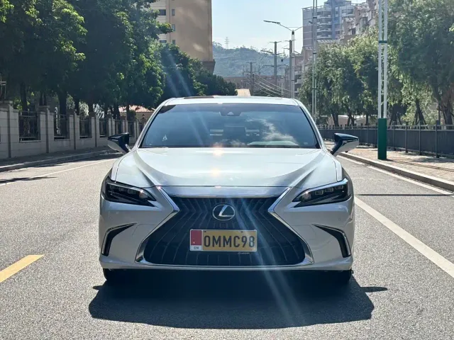 Lexus ES — Фото автомобиля 2