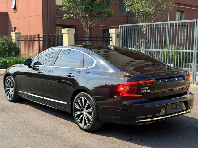 Volvo Volvo S90 2022 B5 Momentum Luxury Edition — Фото автомобиля 7