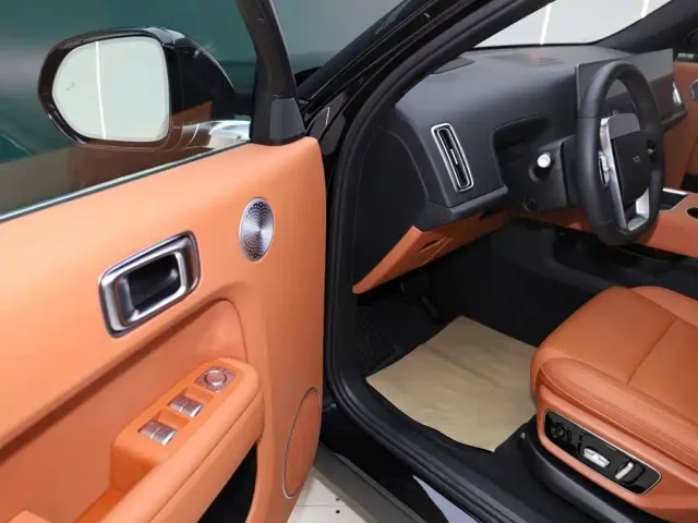Li Auto L7 — Фото автомобиля 27