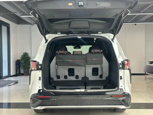 Toyota Granvia — Фото автомобиля 2