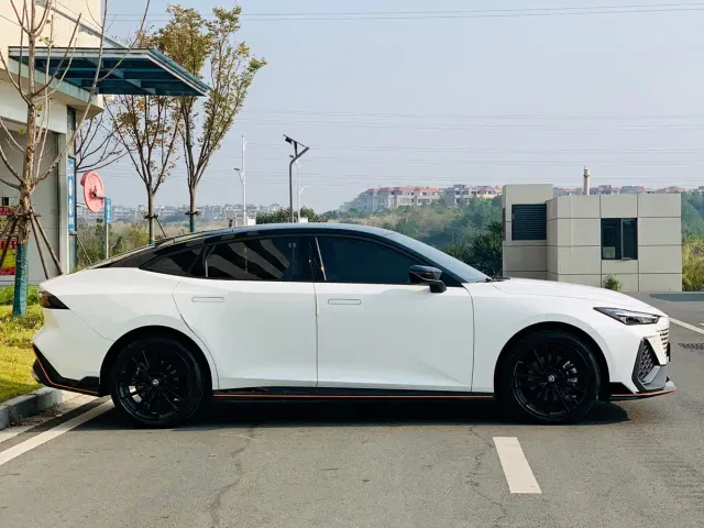 Changan UNI-V — Фото автомобиля 5