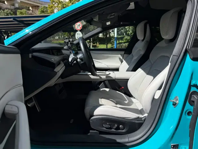 Xiaomi SU7 — Фото автомобиля 14