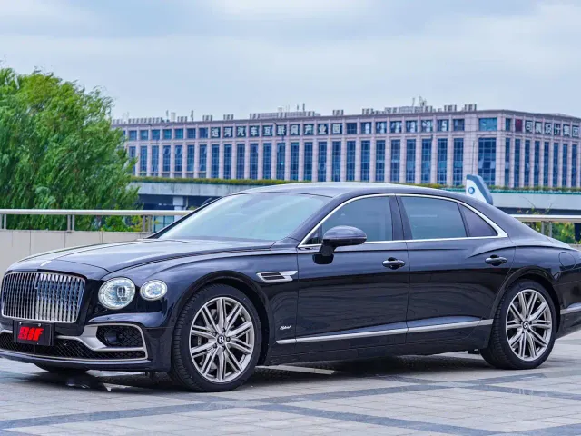 Фотография автомобиля — Bentley Flying Spur