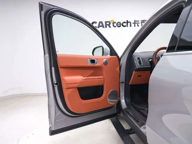 Li Auto L9 — Фото автомобиля 11