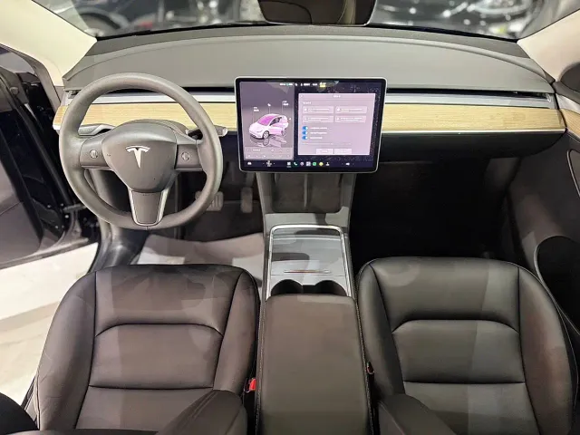Tesla Model Y — Фото автомобиля 9