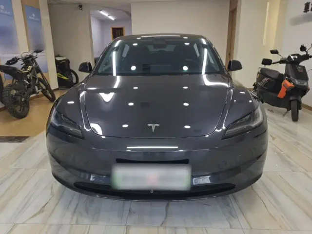 Tesla Model 3 — Фото автомобиля 2