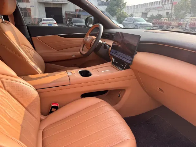 Dongfeng Aeolus Dongfeng Aeolus L8 2025 Plug-in Hybrid — Фото автомобиля 14