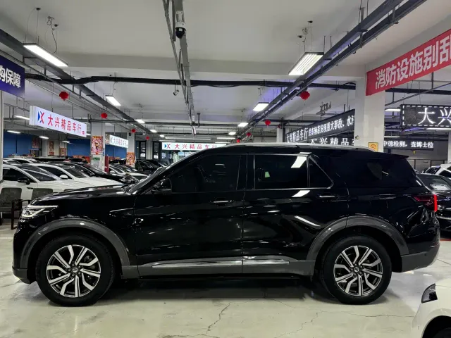Ford Explorer — Фото автомобиля 4