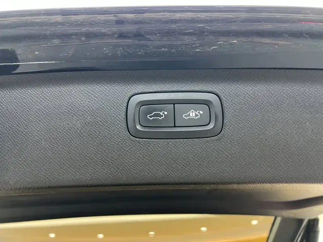 Volvo XC90 — Фото автомобиля 30