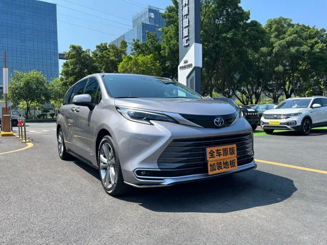 Toyota Sienna — Фото автомобиля 7