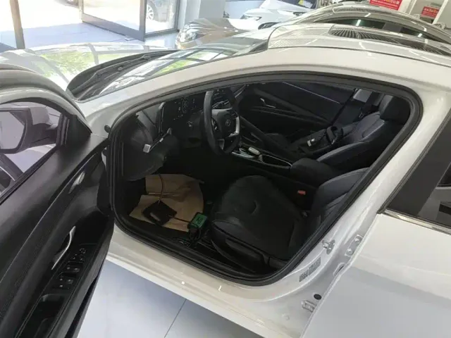 Hyundai Elantra — Фото автомобиля 15