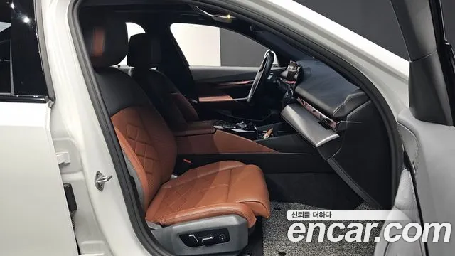 BMW 5 Series G60 — Фото автомобиля 16