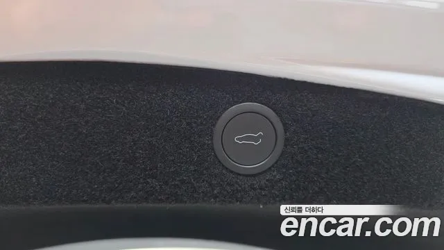 Tesla Model 3 — Фото автомобиля 20