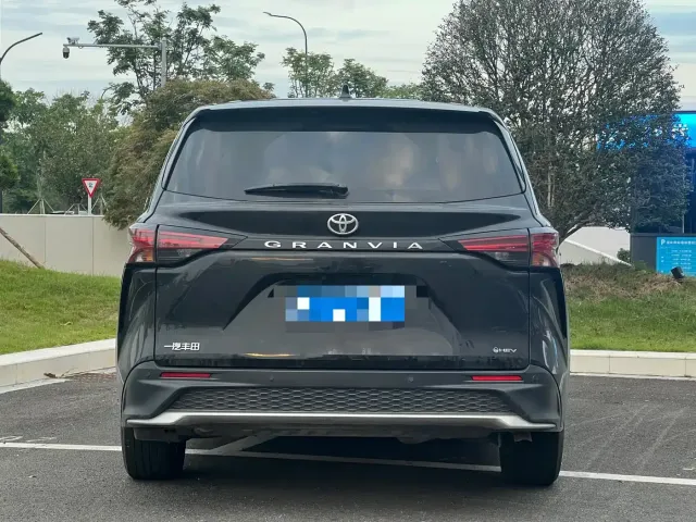 Toyota Granvia — Фото автомобиля 8