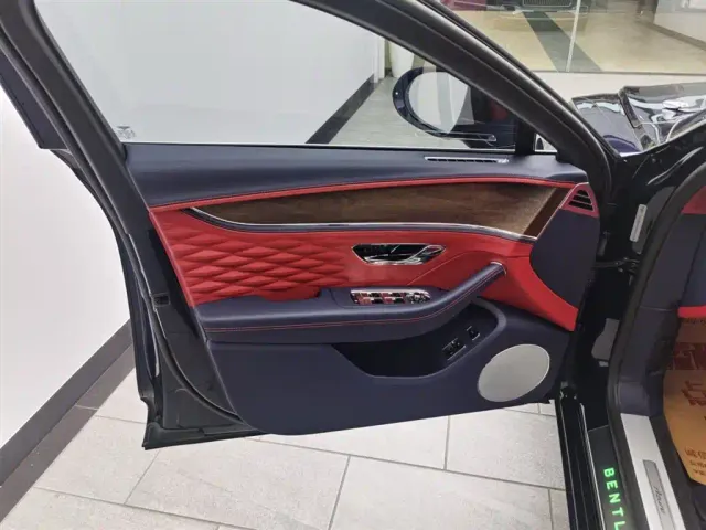 Bentley Flying Spur — Фото автомобиля 8