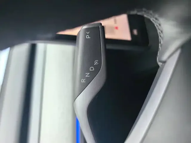Tesla Model Y — Фото автомобиля 16