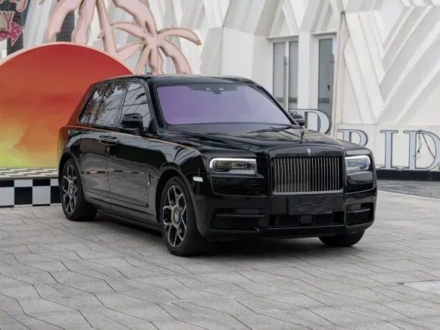 Rolls-Royce Cullinan — Фото автомобиля 3