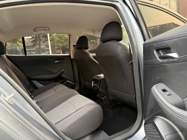 Roewe i5 — Фото автомобиля 18
