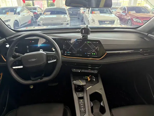Changan X5 Plus — Фото автомобиля 4