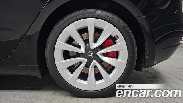 Tesla Model 3 — Фото автомобиля 6