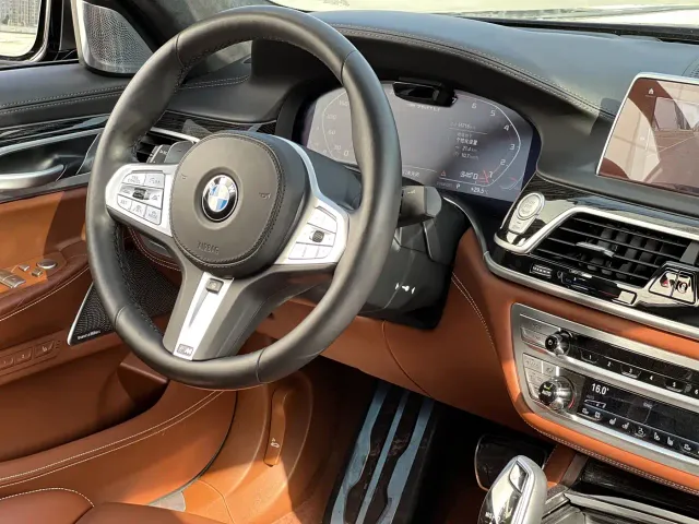 BMW 7 Series — Фото автомобиля 13
