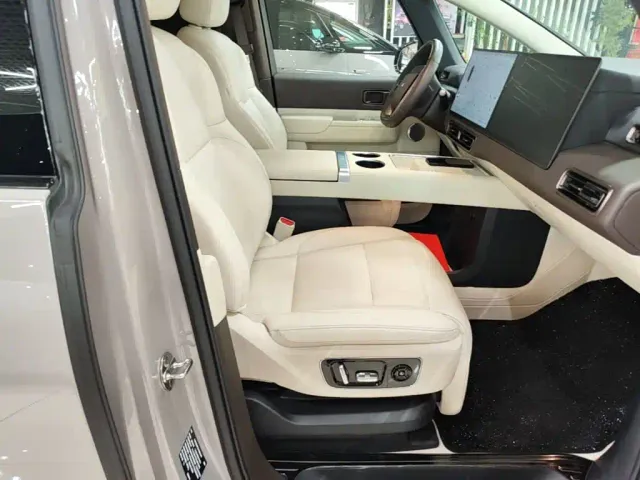 Li Auto MEGA — Фото автомобиля 24