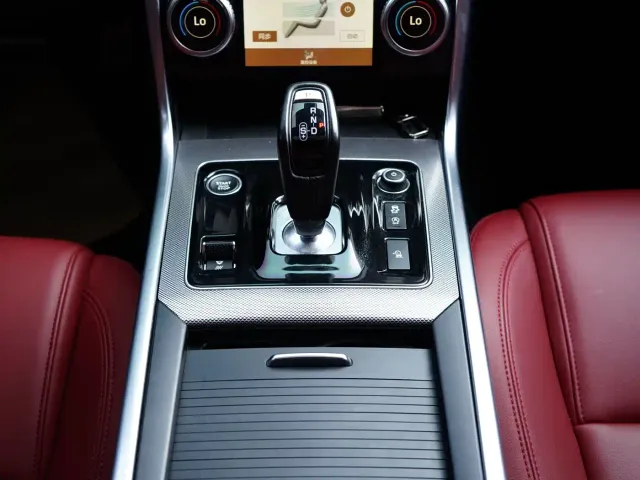 Jaguar XEL — Фото автомобиля 12