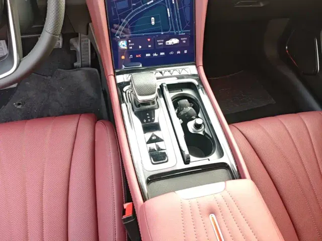 Hongqi H5 — Фото автомобиля 13
