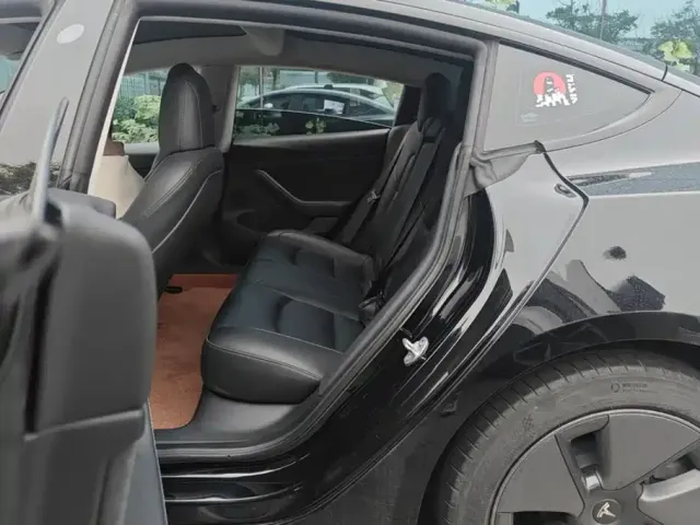 Tesla Model 3 — Фото автомобиля 11