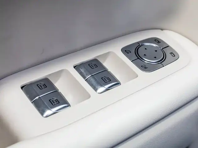 Li Auto L8 — Фото автомобиля 14