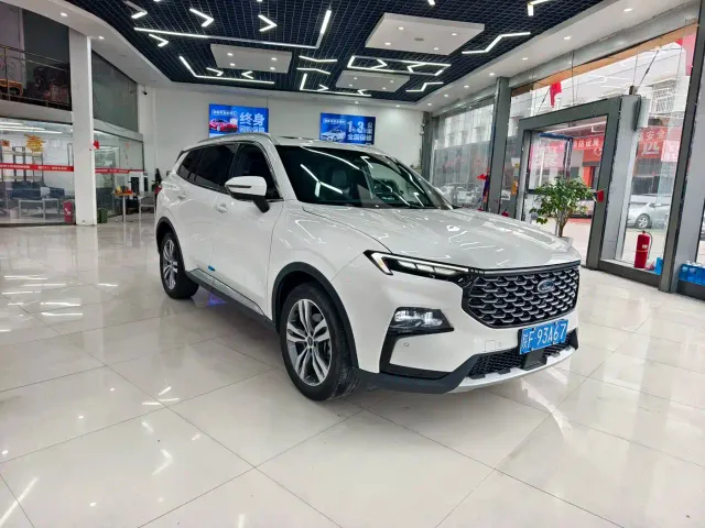 Ford Lingrui — Фото автомобиля 3