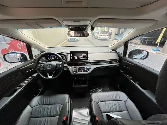 Honda Elysion — Фото автомобиля 11